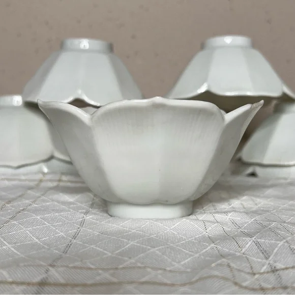 VTG set of nine porcelain lotus flower shaped designs ice cream, fruit bowl - Picture 3 of 7